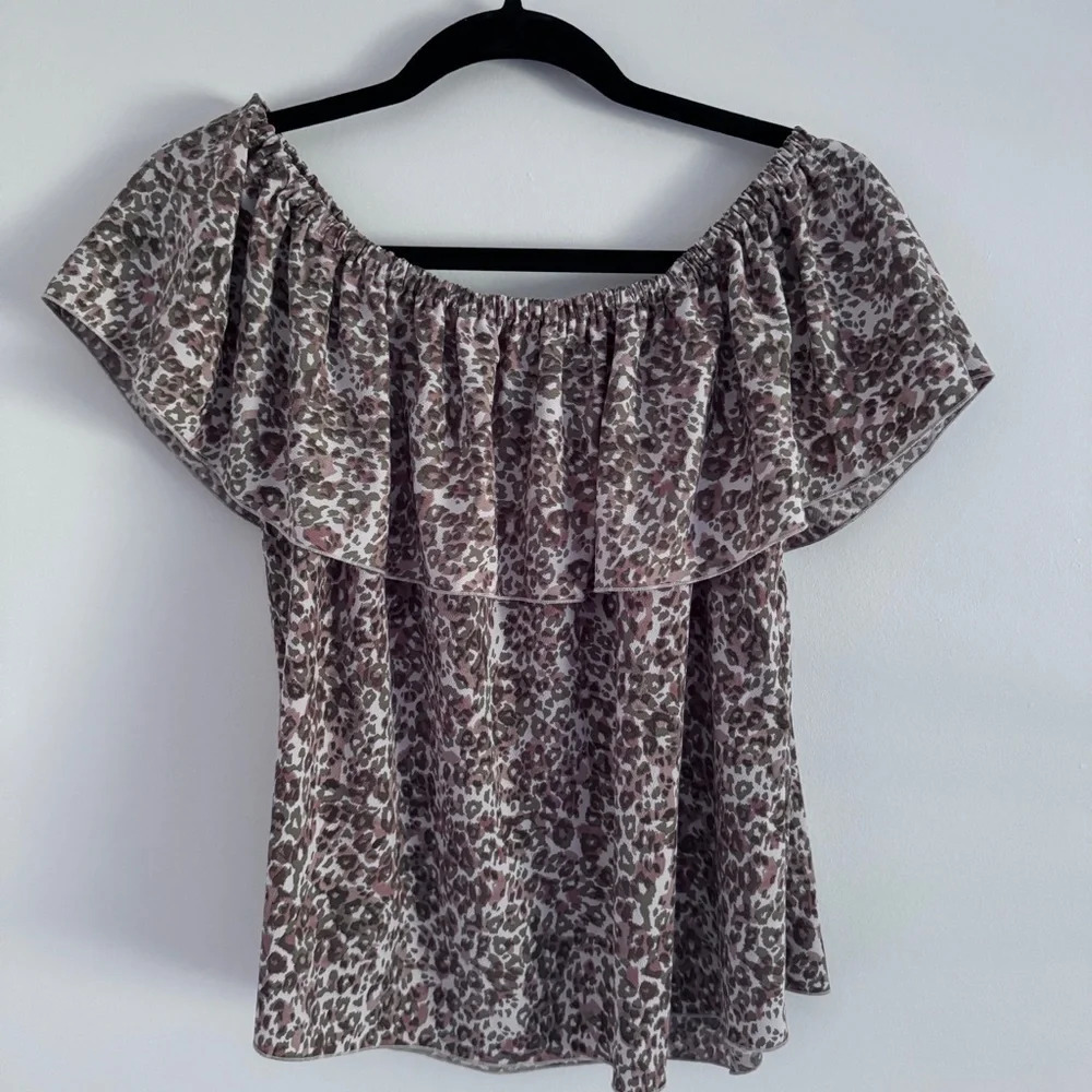 1 🐆 Wilfred Aritzia Over Shoulder Promener Blouse